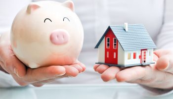 Продать недвижимость самому или обратиться к&nbsp;агентству?