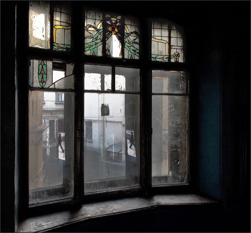 Window appear. Вид из старого окна. Питерское окно изнутри. У окна. Виды окон.